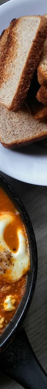 10-Min Shakshuka with Crispy Bread