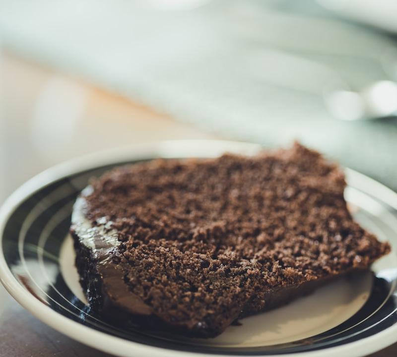 10-Minute Microwave Fudge Cake