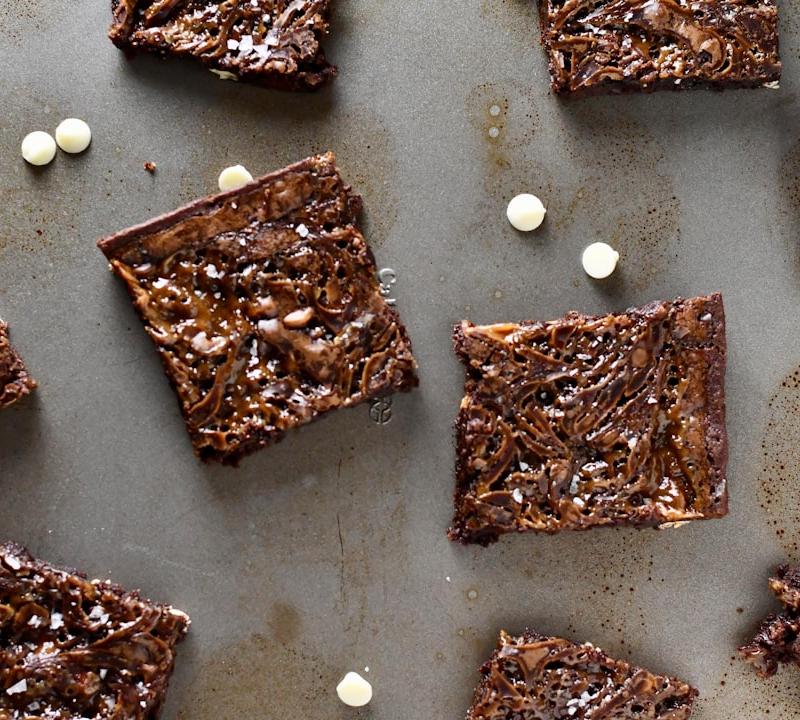 10-Minute Salted Caramel Fudge Brownies