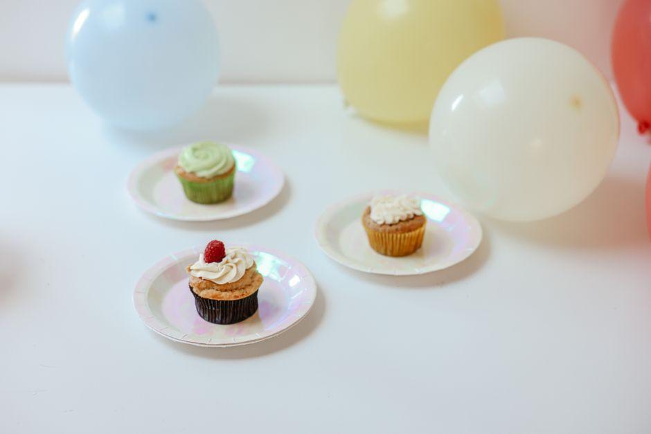 10-Minute Vanilla Cupcakes with Frosting