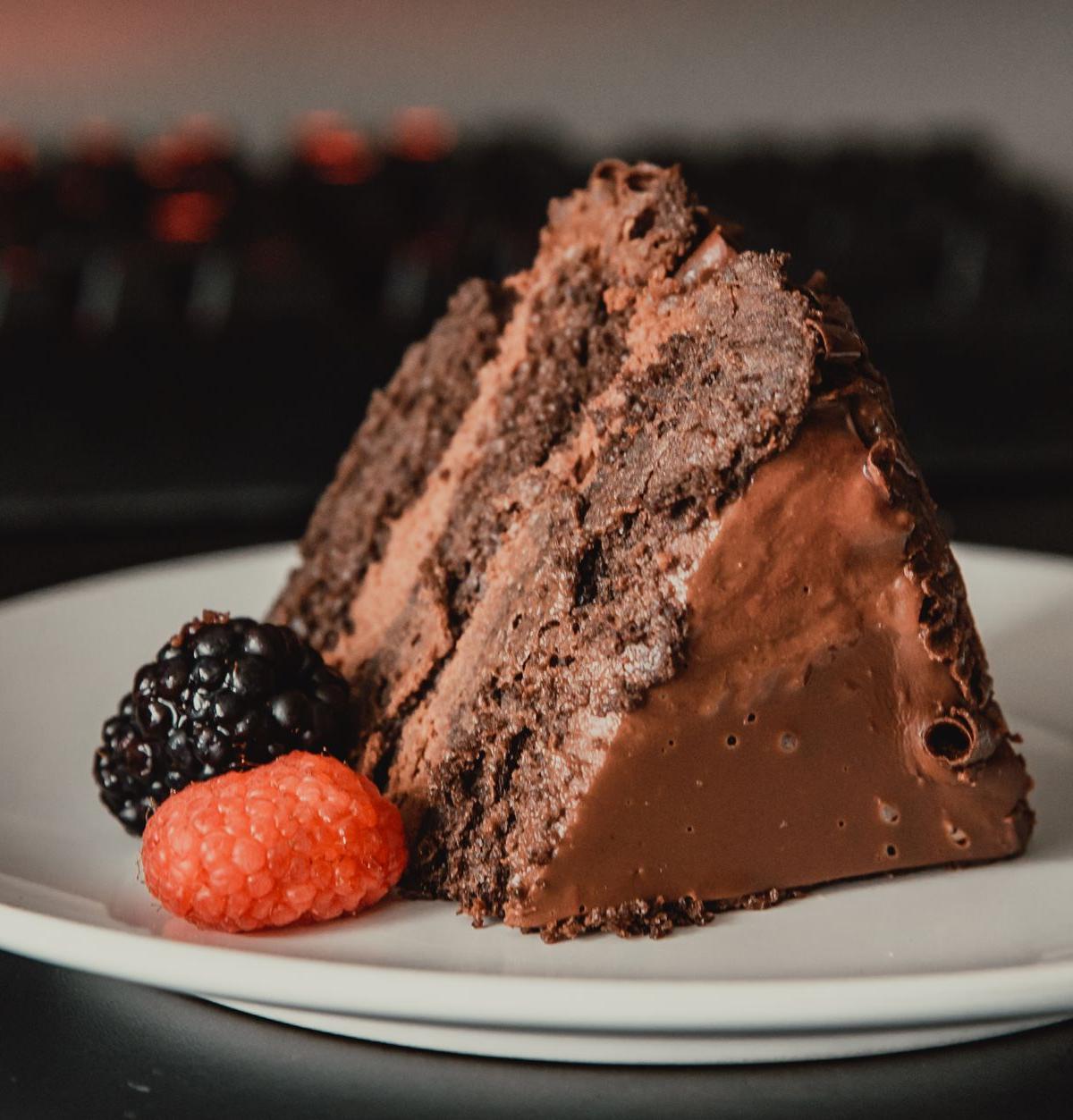15-Minute Chocolate Cake with Berries