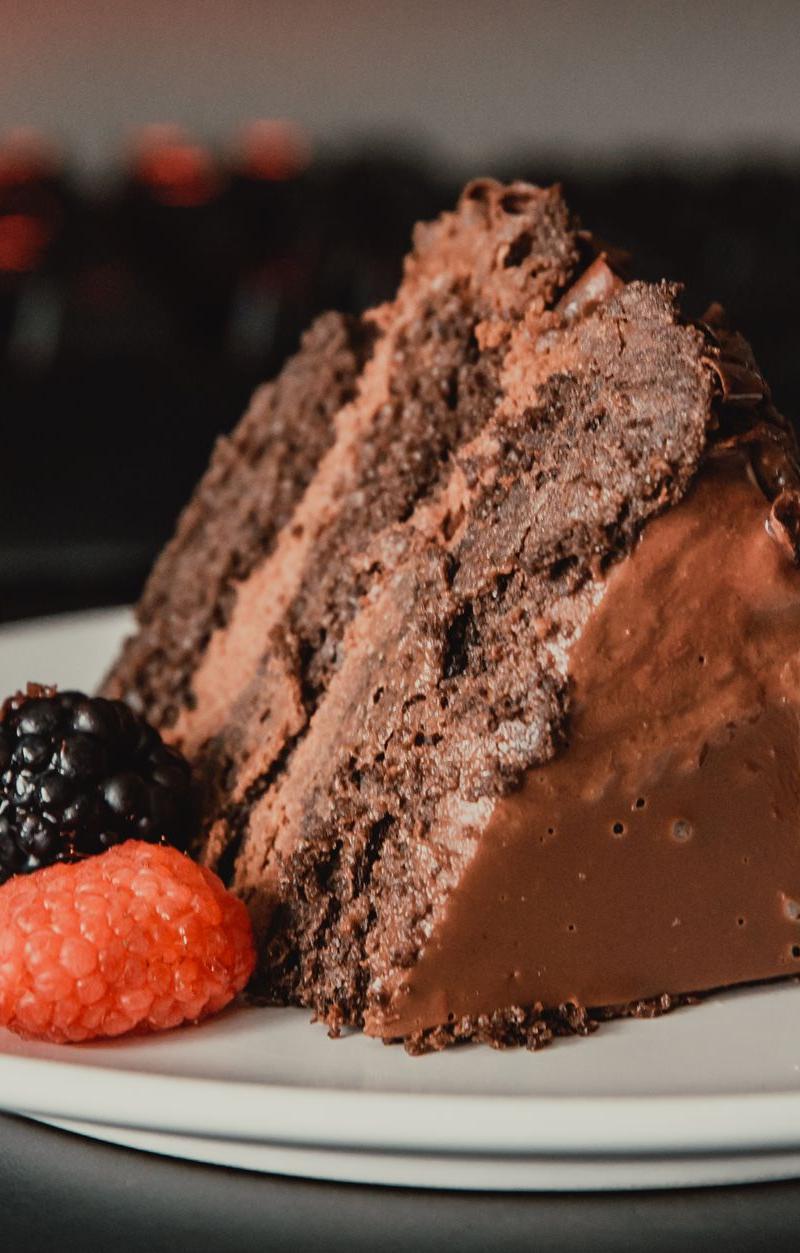15-Minute Chocolate Cake with Berries