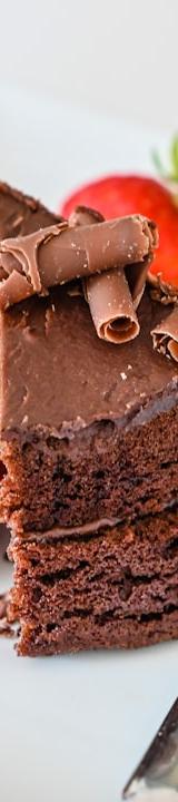 15-Minute Chocolate Fudge Cake with Berries