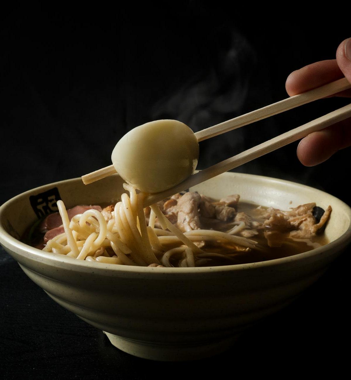 Mami (Filipino Egg Noodle Soup)