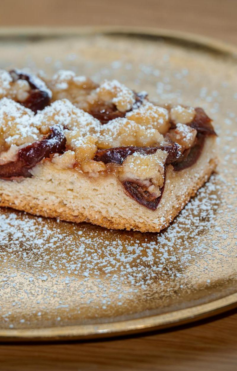 20-Min Plum Cake