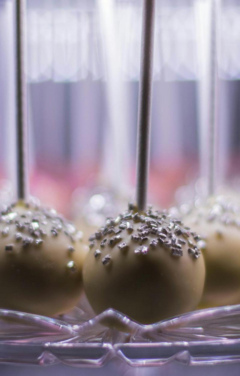 20-Minute Chocolate Cake Pops