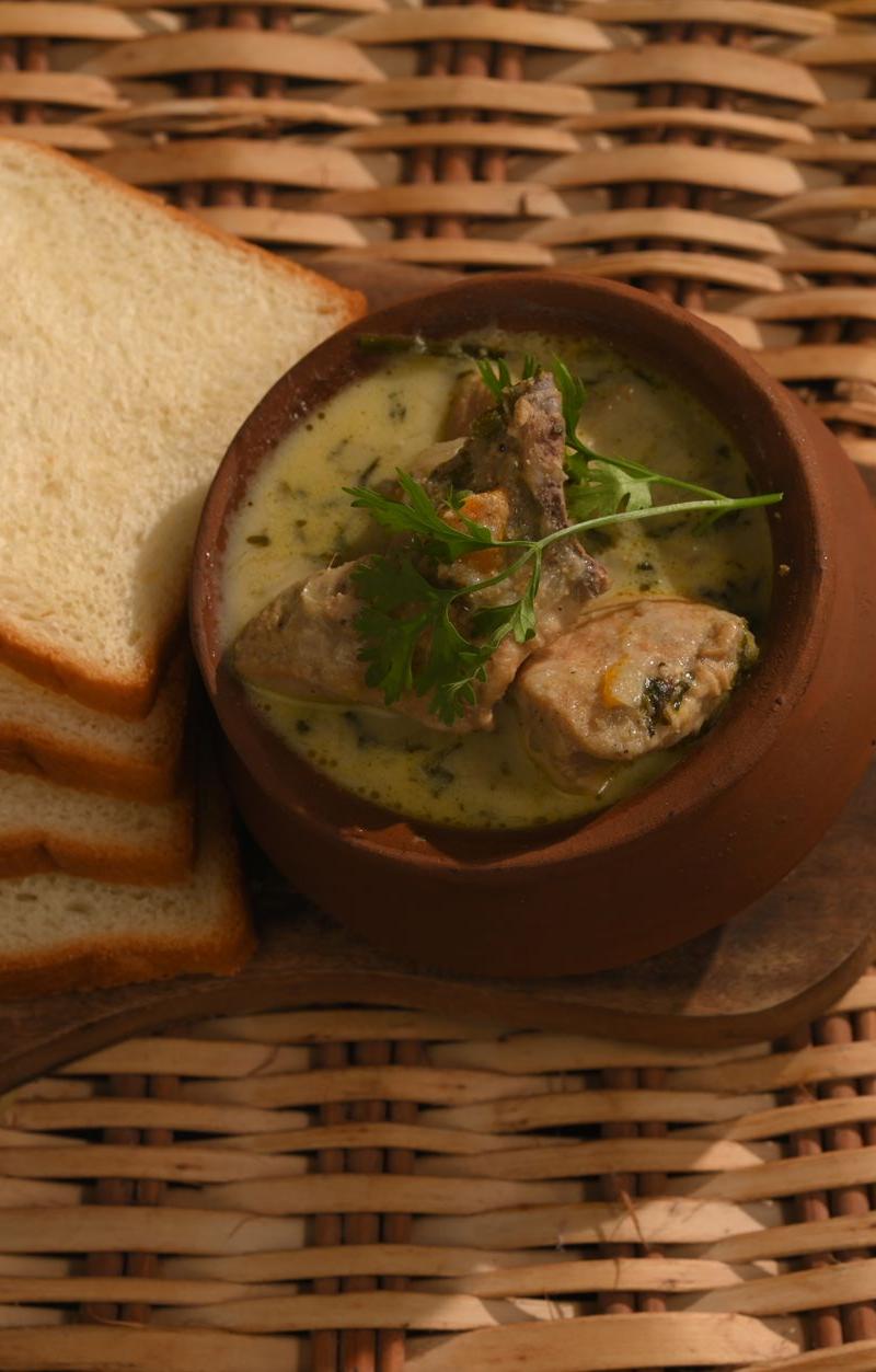 20-Min Spiced Lamb Curry with Bread