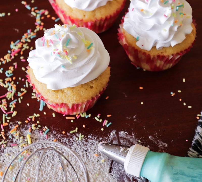 25-Min Vanilla Cupcakes (Mug Cake Method)