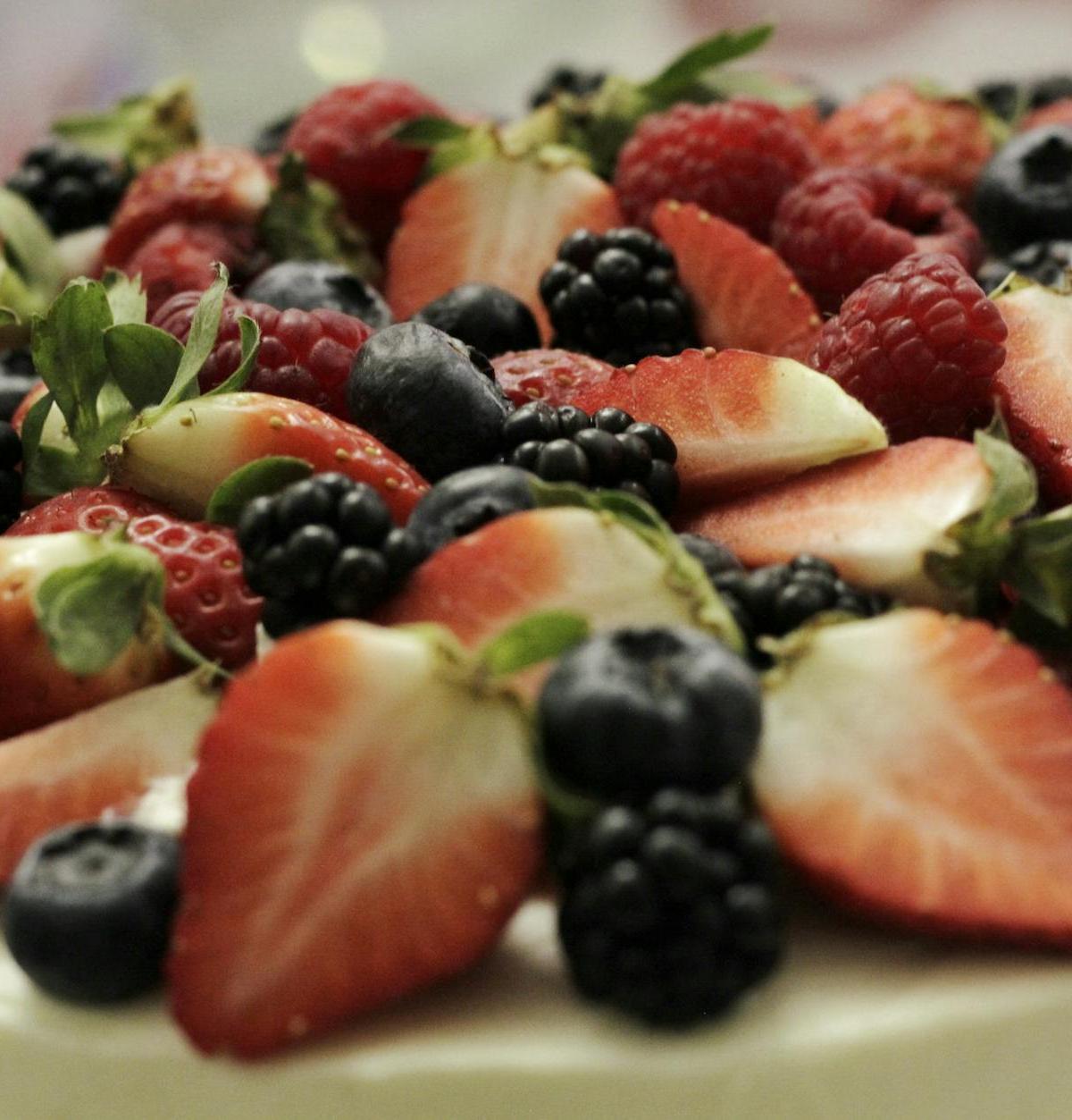 5-Min Berry Pavlova Bites