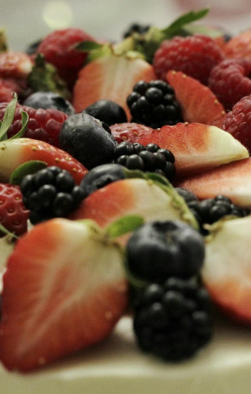 5-Min Berry Pavlova Bites