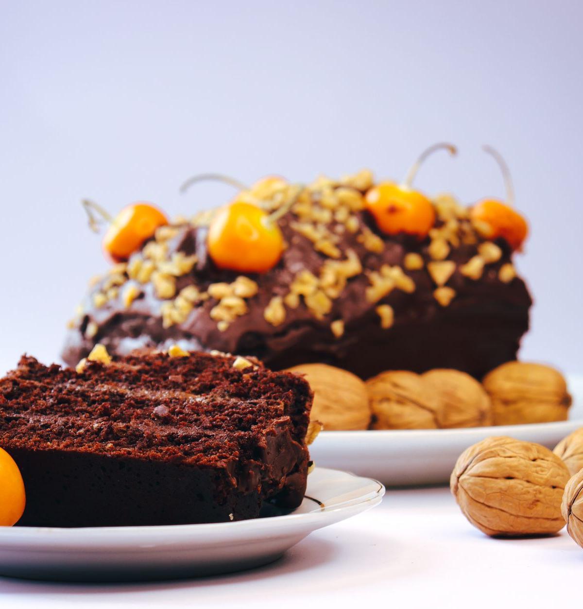 5-Min Chocolate Fudge Cake with Walnuts