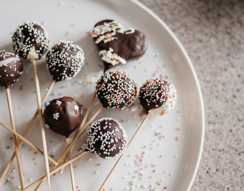 5-Minute Chocolate Cake Pops
