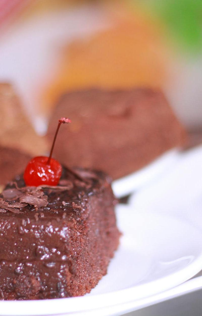 5-Minute Chocolate Fudge Cake Bites