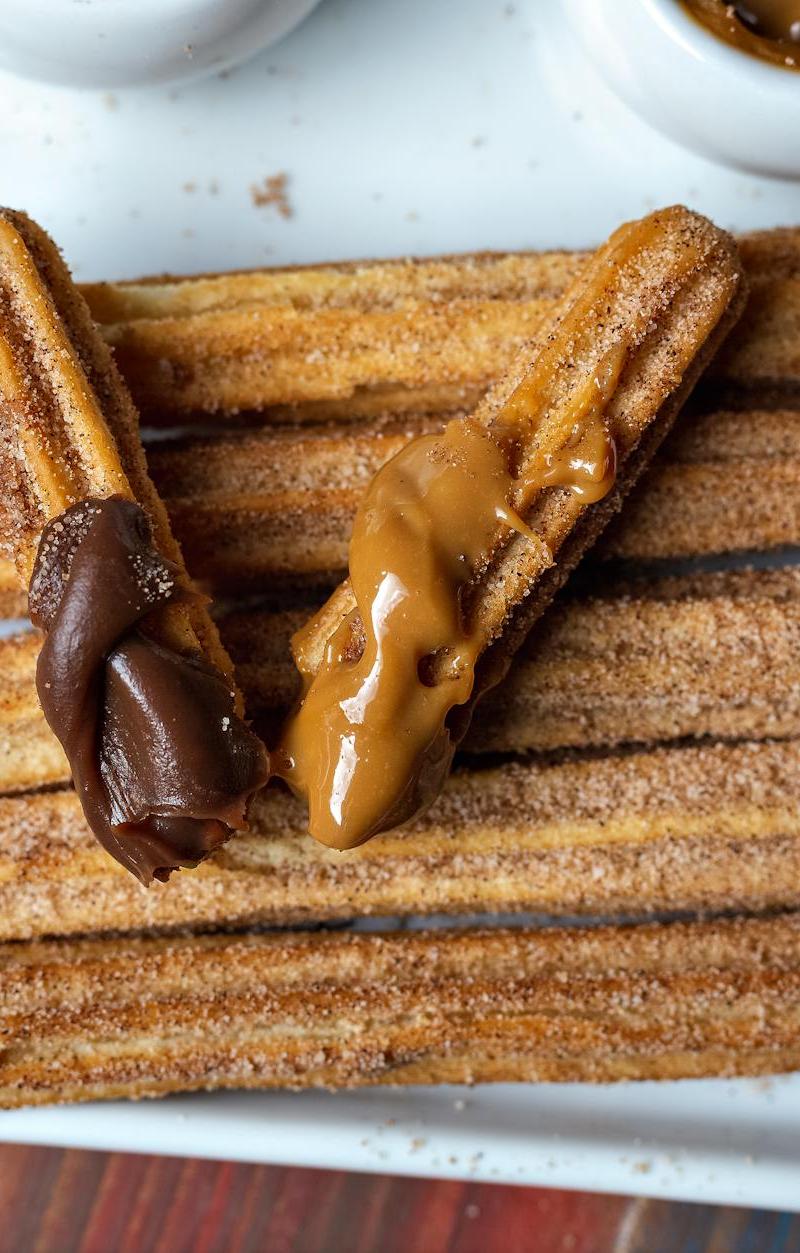 5-Minute Churros With Chocolate & Dulce de Leche
