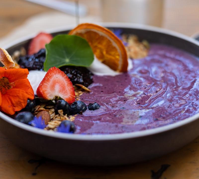 5-Min Acai Bowl with Granola & Berries