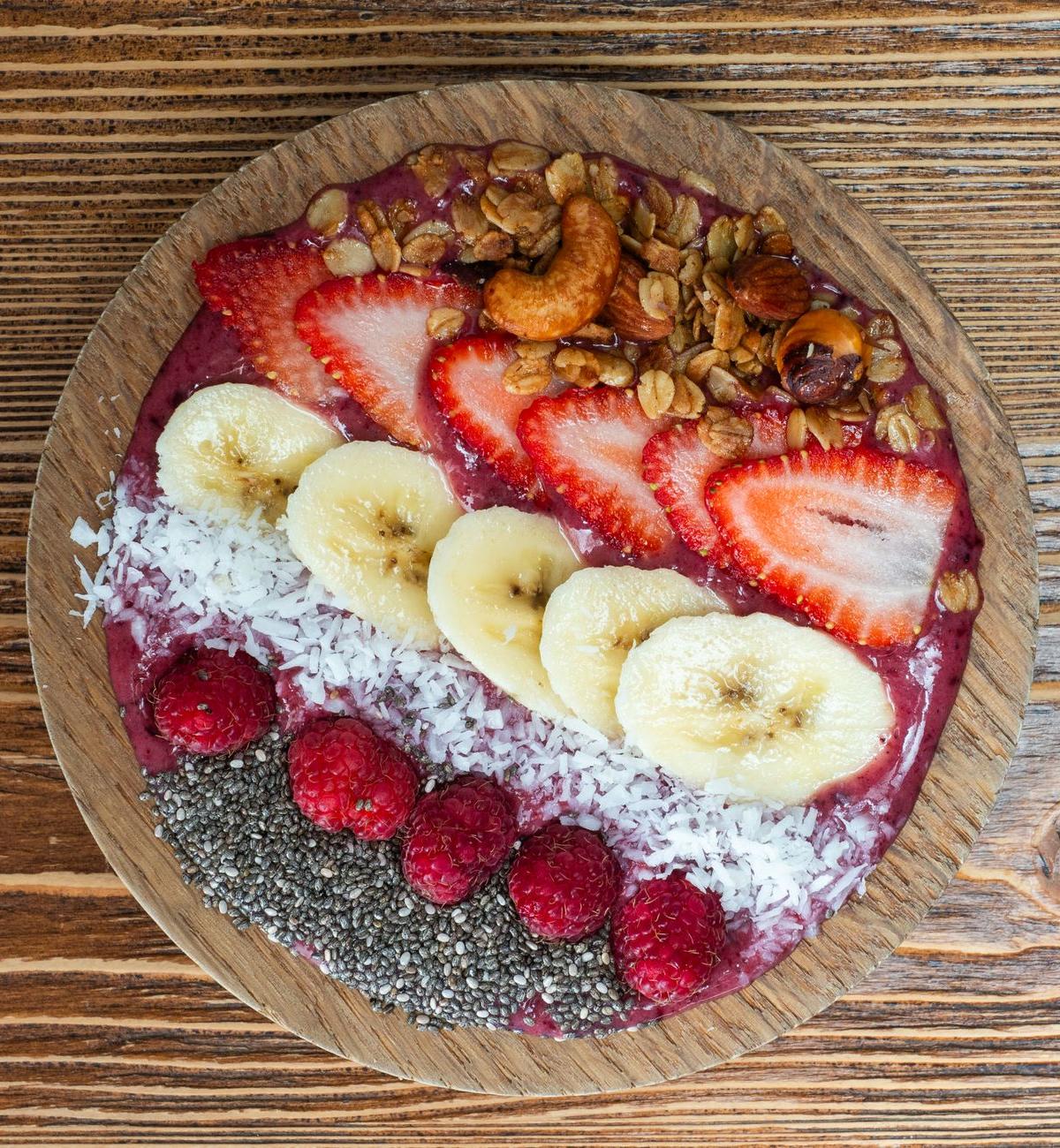 Acai Bowl With Granola & Fresh Fruit