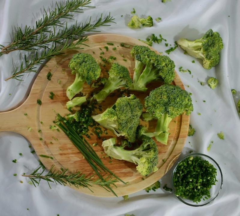 Air Fryer Broccoli with Garlic & Parmesan