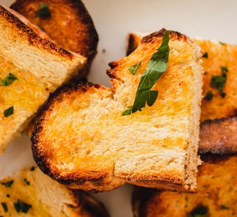 Air Fryer Garlic Bread