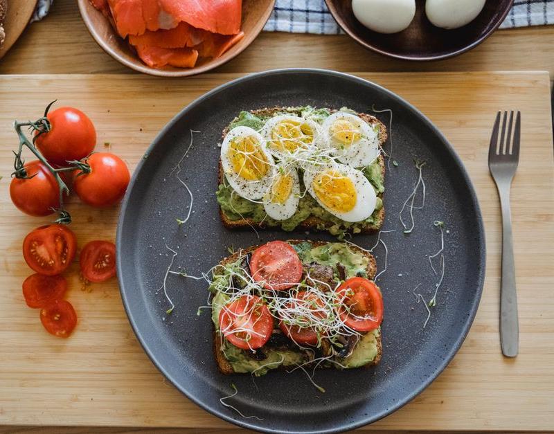 Anadama Toast with Soft Egg & Tomato