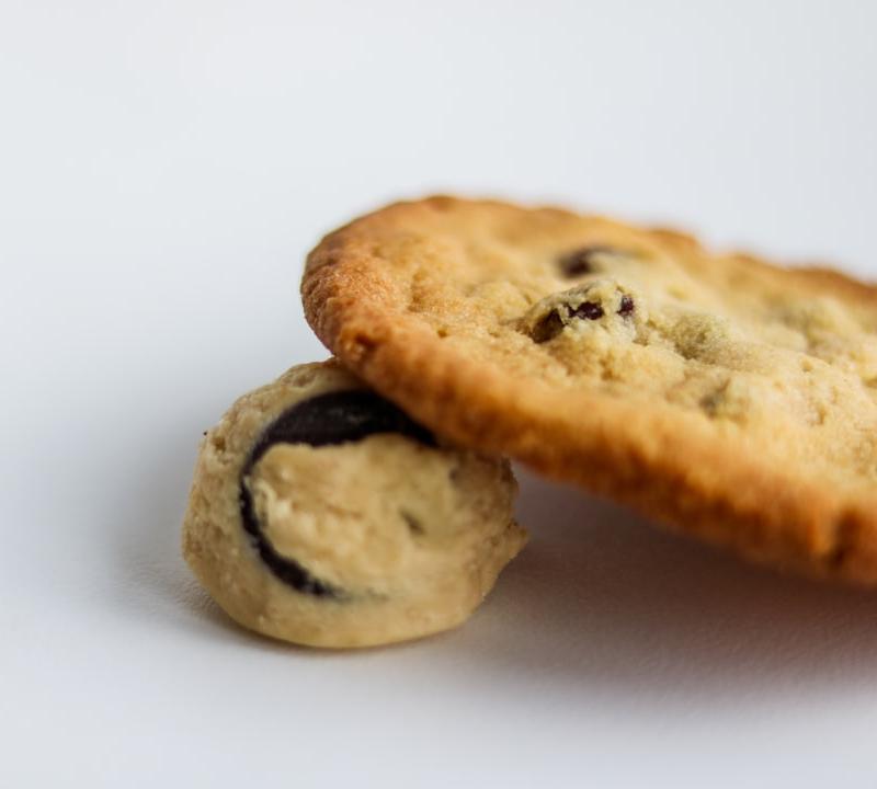 Bakery-Style Chocolate Chip Cookies