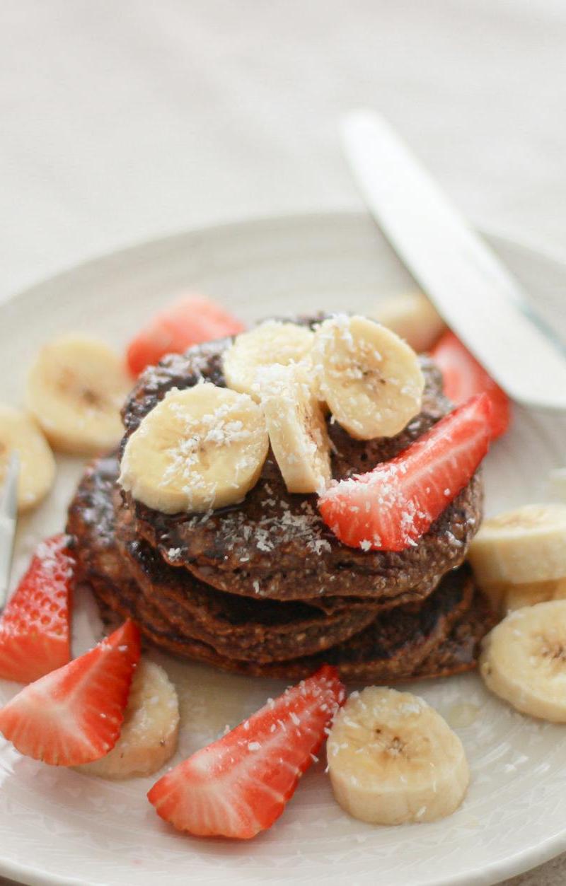 Banana Oat Protein Pancakes with Berries