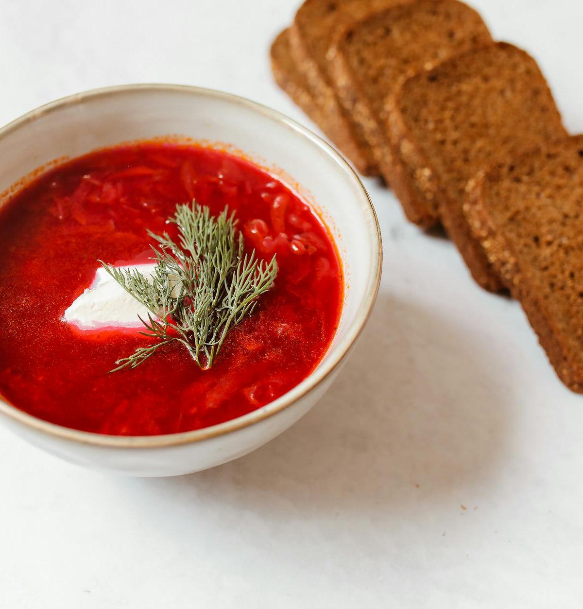 10-Min Barszcz Czerwony with Rye Bread