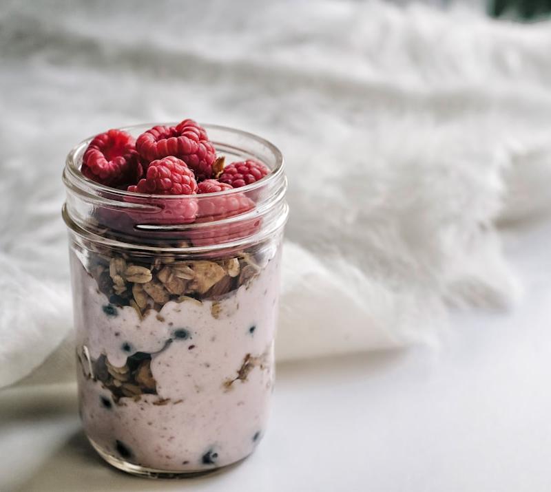 5-Minute Berry Chia Overnight Oats