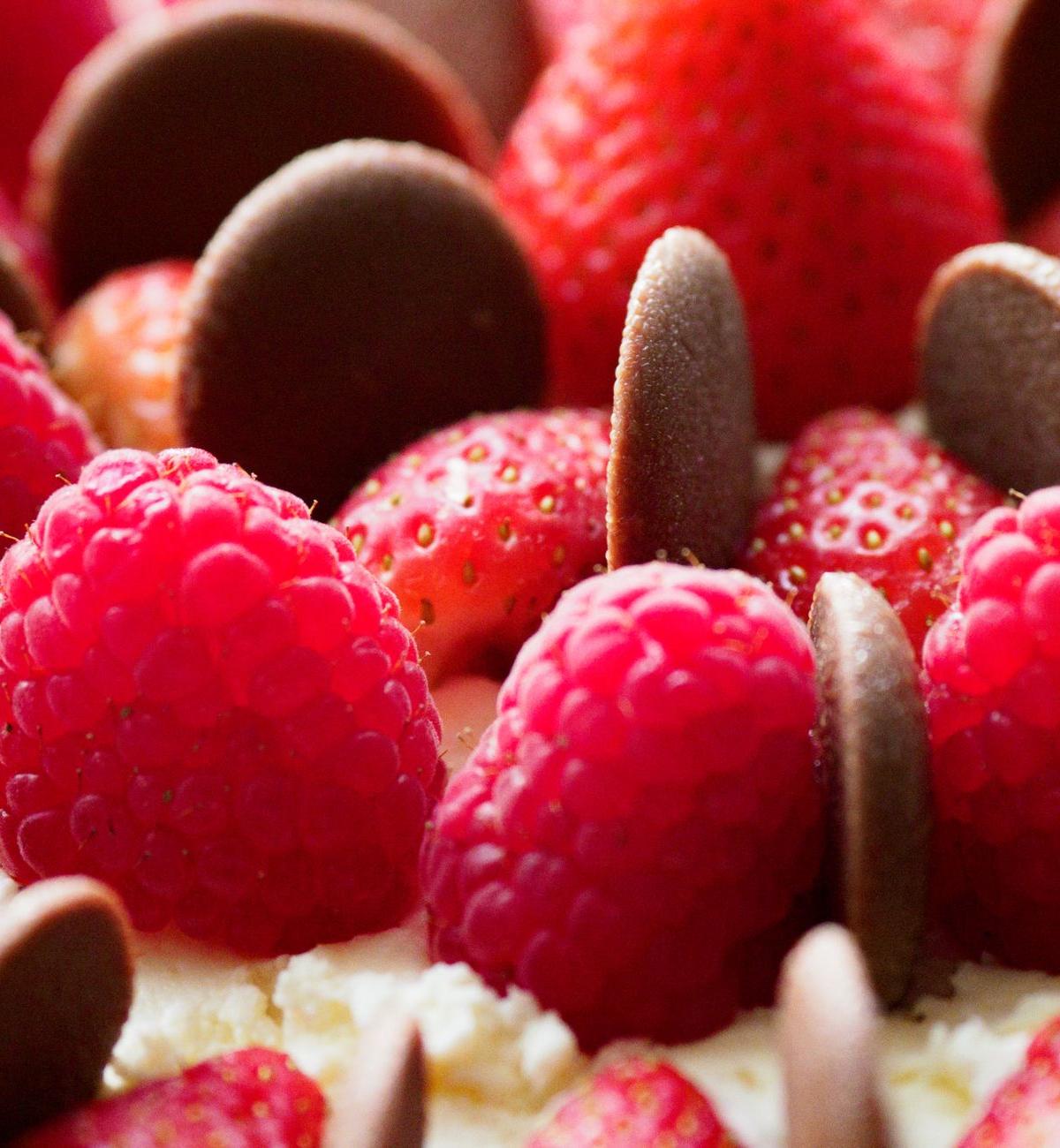 10-Minute Berry Pavlova Nests with Chocolate