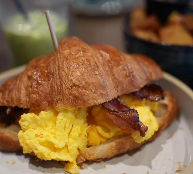 Breakfast Sandwich with Crispy Potatoes & Smoothie