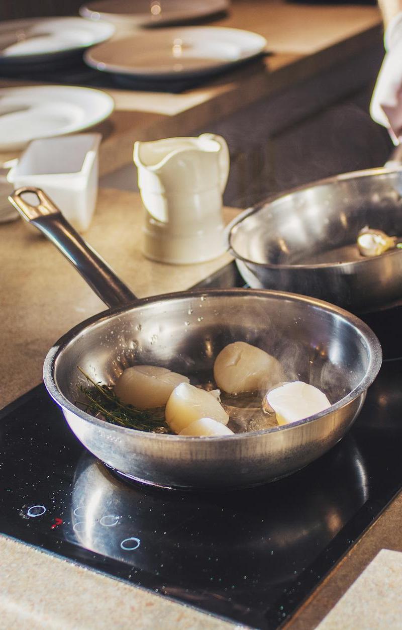 Butter-Basted Scallops with Lemon