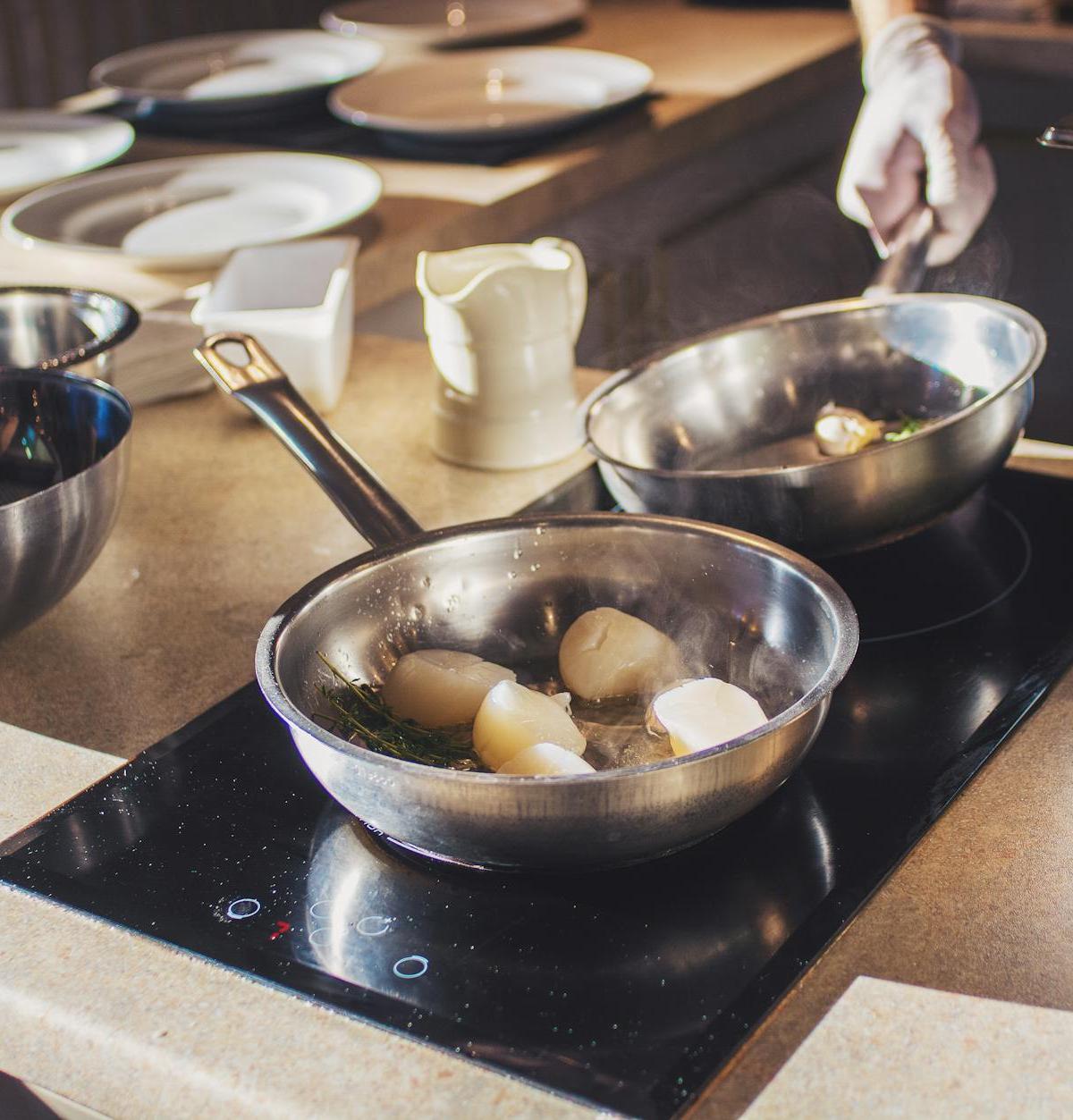 Butter-Basted Scallops with Lemon