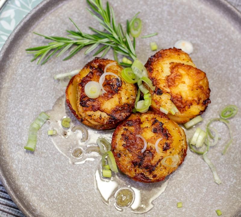 Butter-Seared Scallops with Lemon