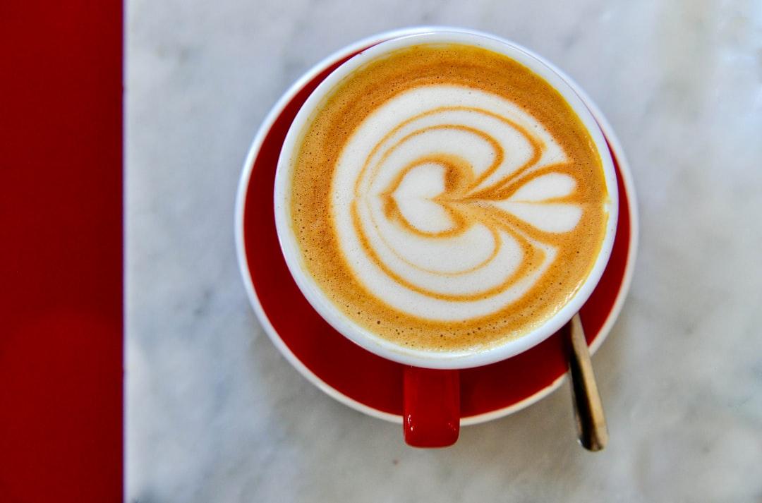 Café-Style Latte with Silky Microfoam