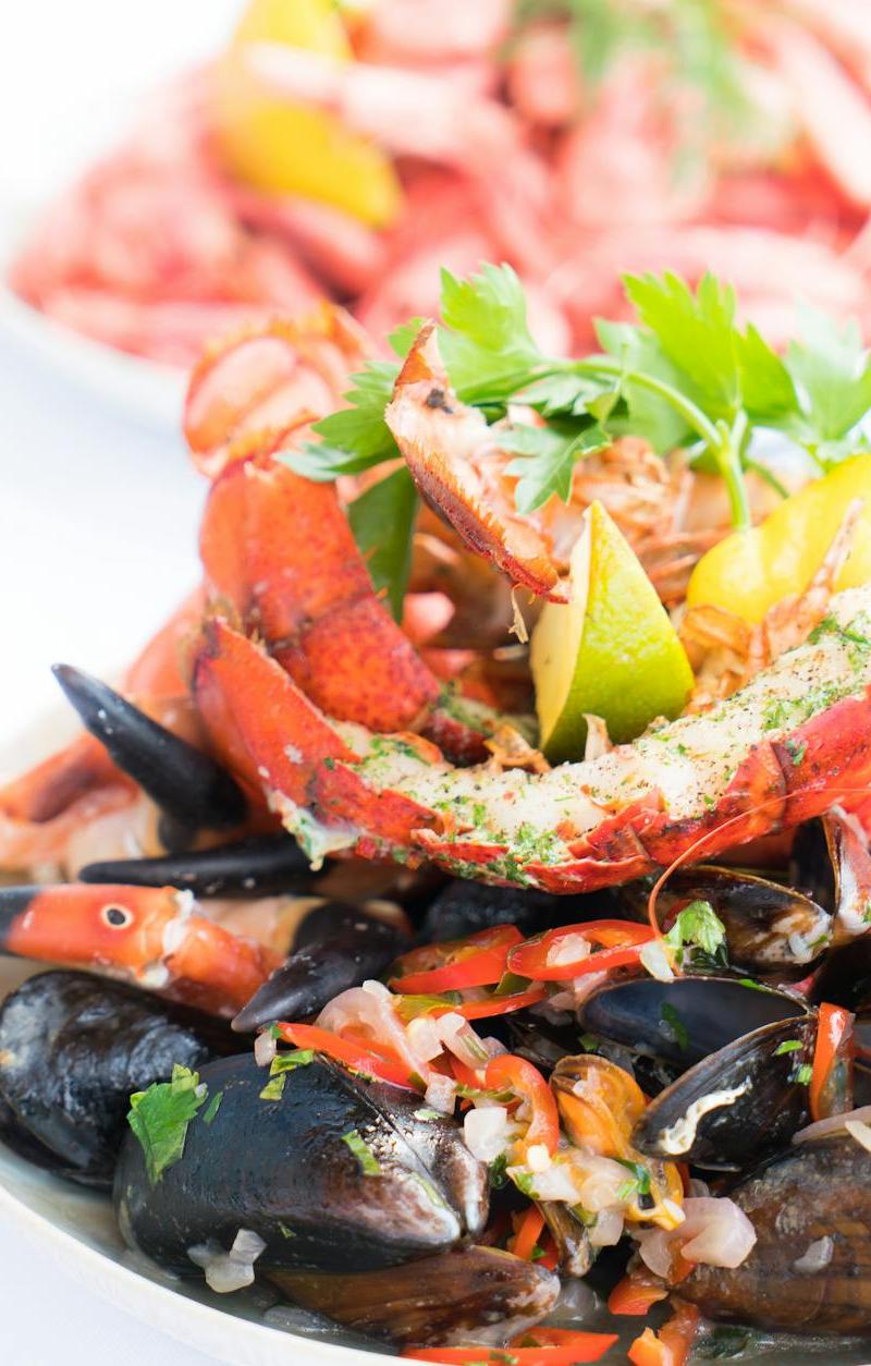20-Min Cajun Seafood Boil with Garlic Bread
