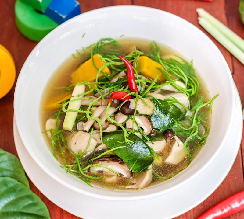 Canh Chua Ca (Sour Tamarind Fish Soup)