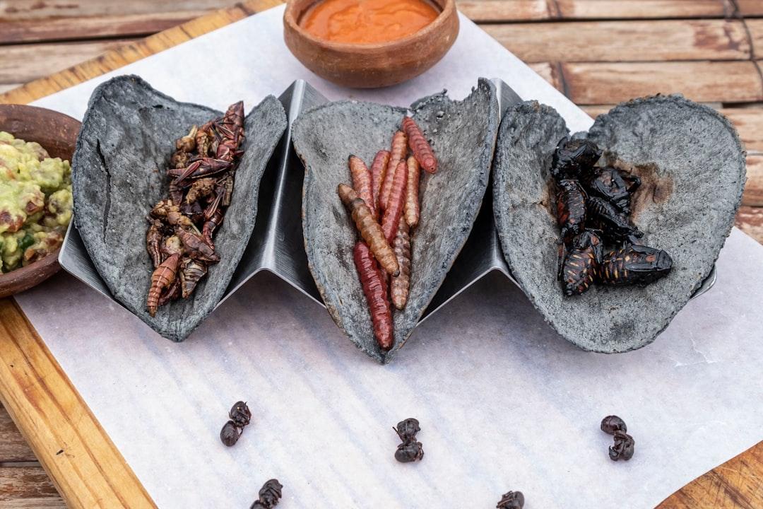 Chapulines con Guacamole
