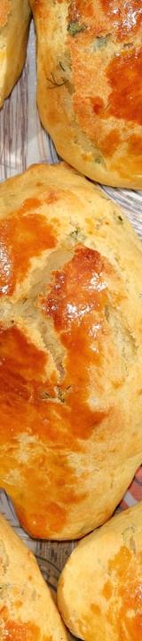15-Min Cheddar Garlic Butter Biscuits