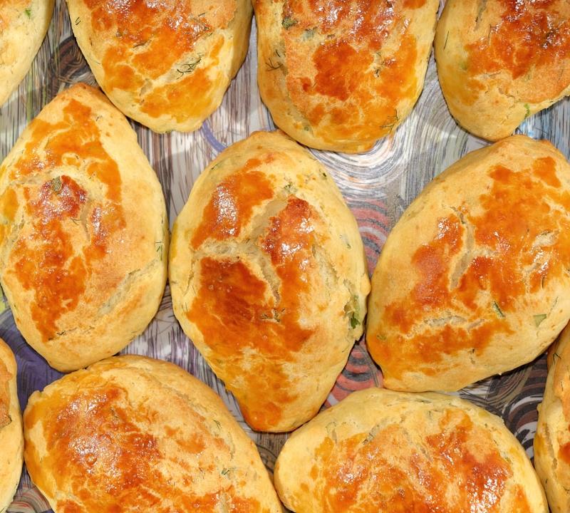 15-Min Cheddar Garlic Butter Biscuits