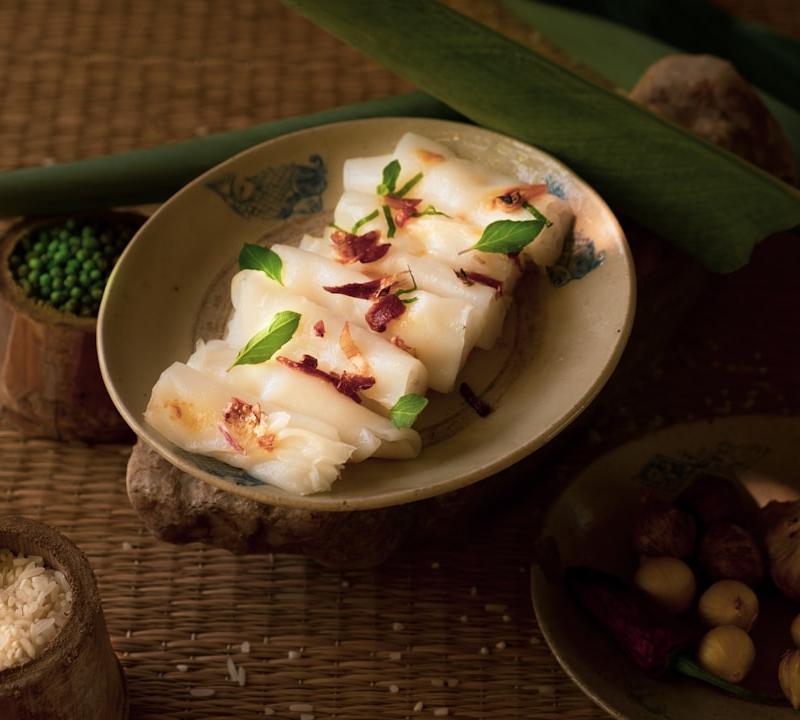 Chee Cheong Fun — Steamed Rice Rolls with Sauce