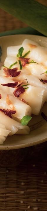 Chee Cheong Fun — Steamed Rice Rolls with Sauce