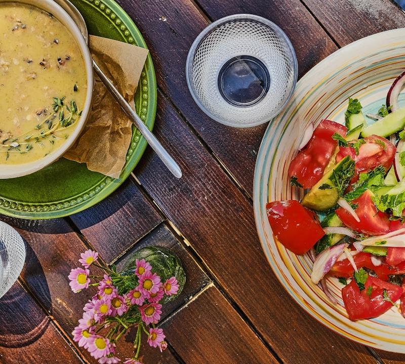 20-Min Cheeseburger Soup with Crispy Sides