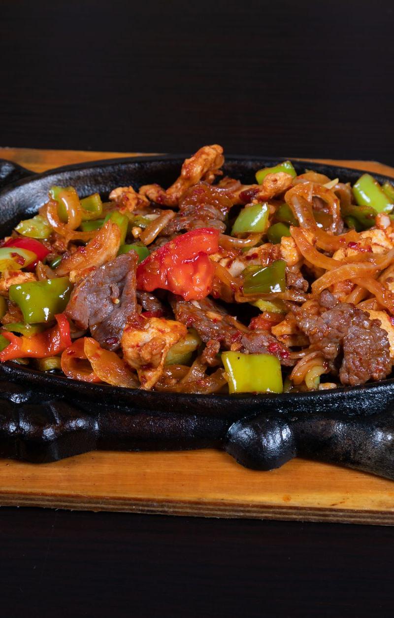 Cheesy Beef & Pepper Skillet (Alambre)