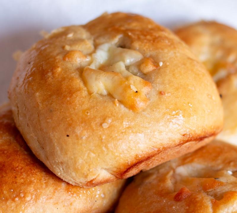 Cheesy Garlic Hawaiian Pull-Apart Bread