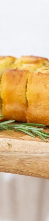 Cheesy Garlic Pull-Apart Bread