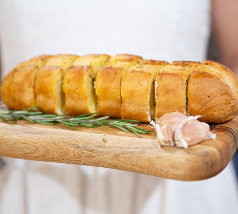 Cheesy Garlic Pull-Apart Bread