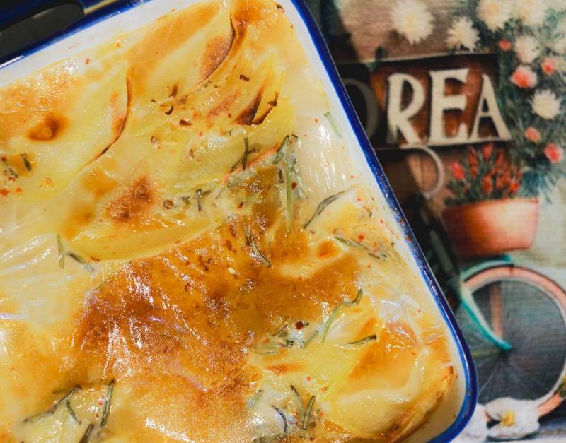 Cheesy Potato Stretch (Aligot)