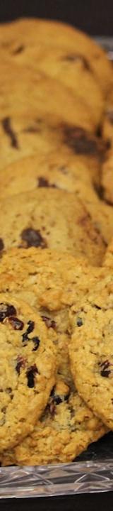 Chewy Oatmeal Raisin Cookies