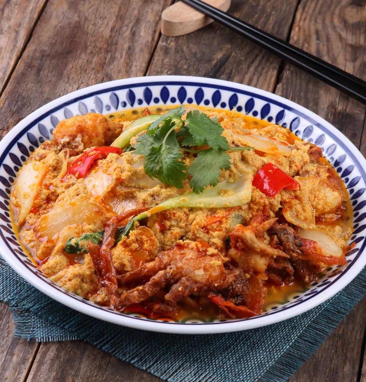 Chili Crisp Shrimp Curry (Pad Pong Kari)