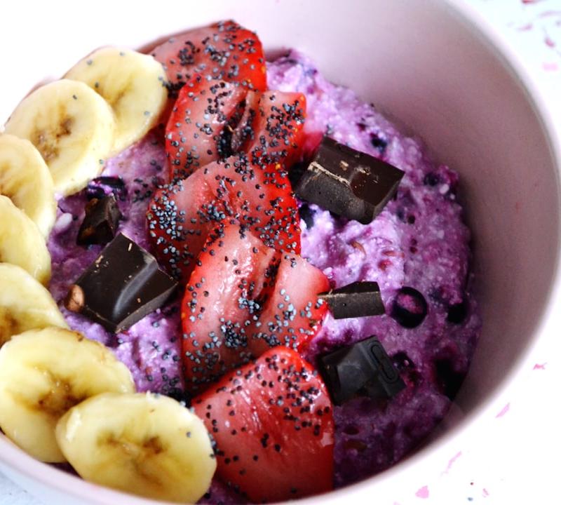 Chocolate Berry Chia Overnight Oats