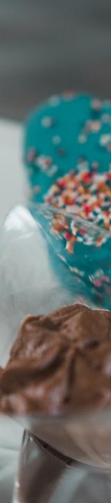 15-Min Chocolate Cake Pops & Mousse
